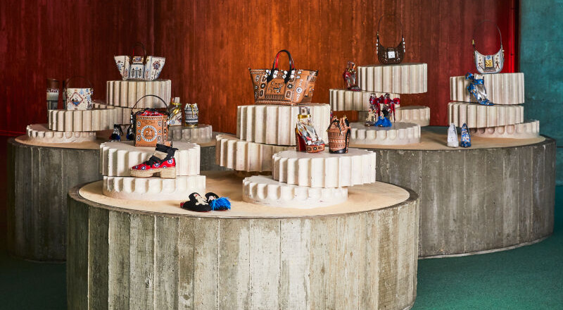 BST Thu Đông 2022 - Christian Louboutin: Đánh thức tình yêu nghệ thuật