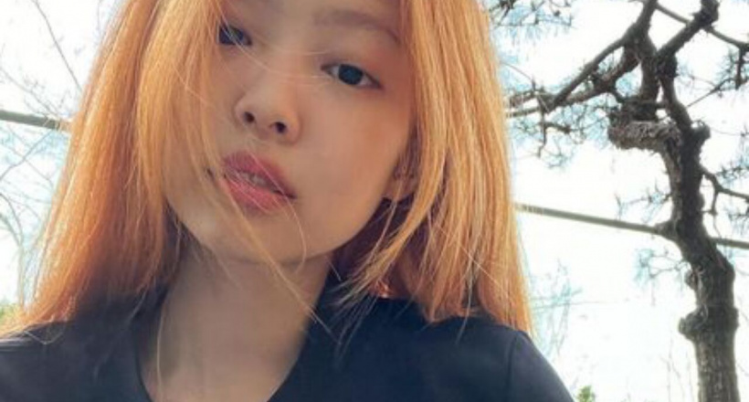 Jennie “chào hè” với mái tóc màu cam dâu rực rỡ