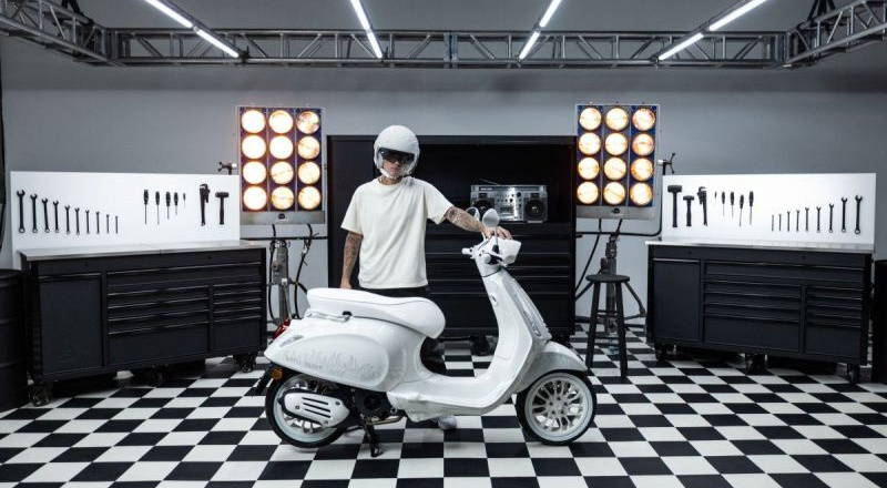 Justin Bieber và Vespa tiết lộ dòng sản phẩm hợp tác được mong đợi