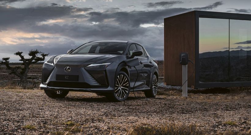 Lexus RZ 450e chính thức ra mắt, xe sang chạy điện đầu tiên của Lexus