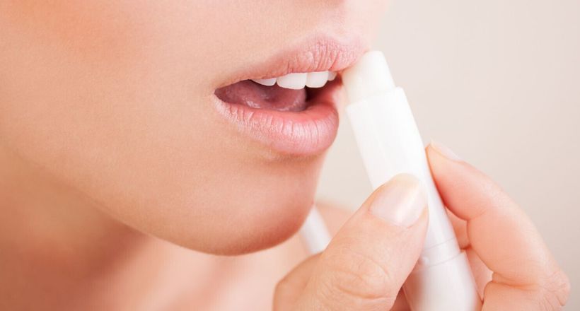 Hè đến rồi đừng quên dùng son dưỡng ẩm sâu và tạo màu cho môi nhé!