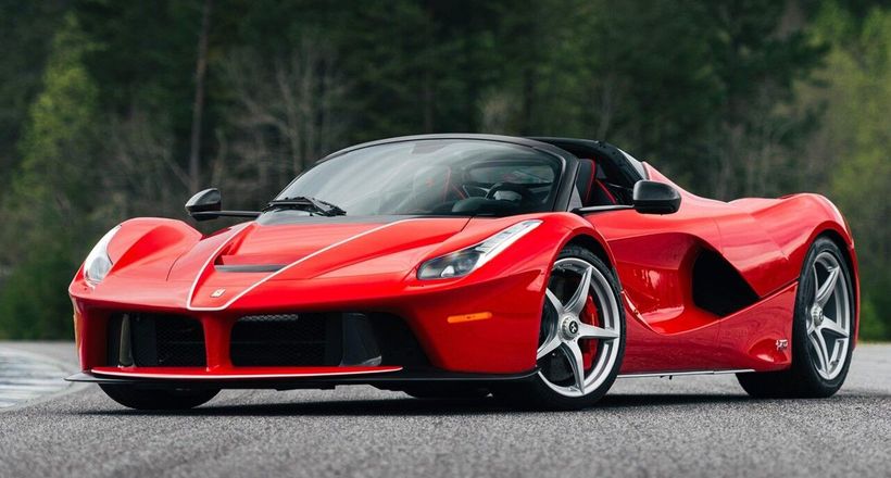 Một chiếc Ferrari LaFerrari Aperta hiếm có được bán đấu giá hơn 5 triệu USD