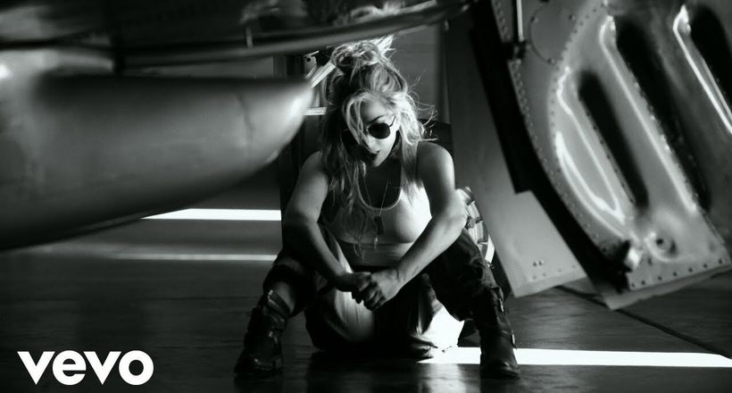 Lady Gaga xuất hiện cực ‘ngầu’ MV "Hold My Hand" - Top Gun: Maverick