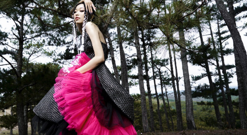 NTK Ivan Trần - BST Xuân Hè 2022: Mang đến những gam màu độc lạ