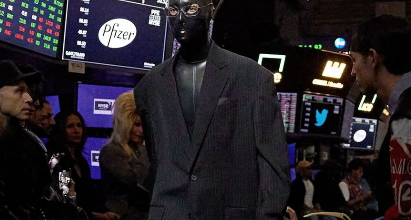 Balenciaga “chiếm đóng” sàn giao dịch chứng khoán New York