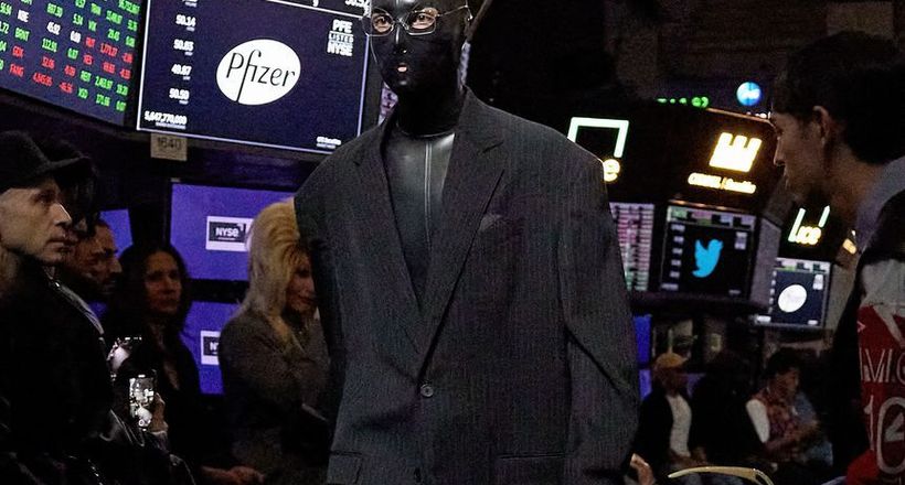 Balenciaga “chiếm đóng” sàn giao dịch chứng khoán New York