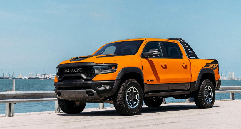 Đối thủ của Ford F-150 Raptor, RAM 1500 TRX về Việt Nam với màu sơn lạ