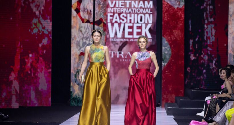 Tracy Studio - BST "Flower Dream" trên sàn diễn AVIFW 2022