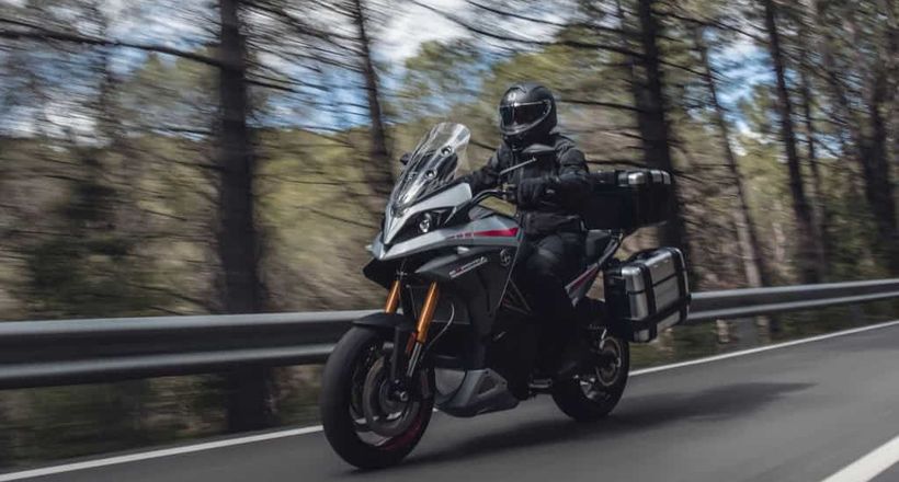 Energica Experia- Adventure trang bị động cơ điện đi được 420 km