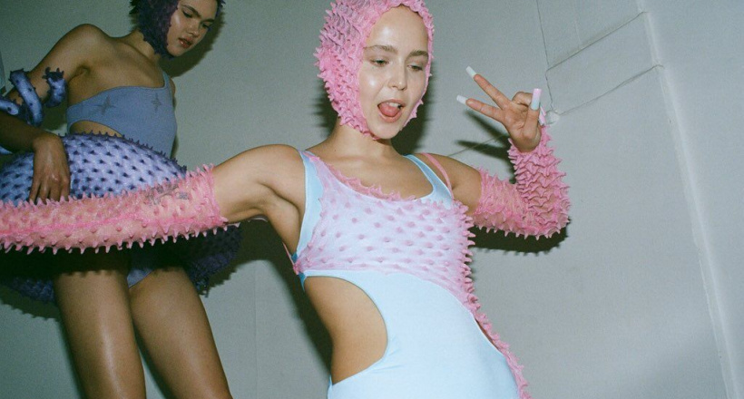 Áo popcorn - xu hướng Y2K rực rỡ trở lại thống trị hè này