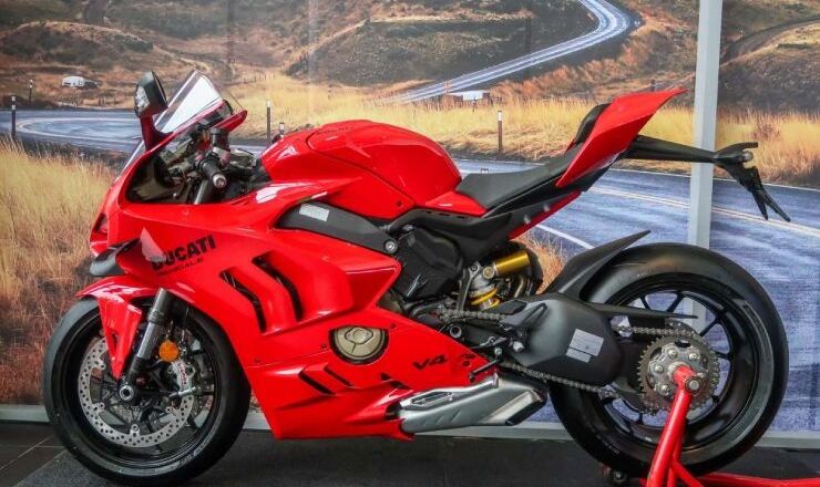Ducati Panigale V4 trình làng tại Malaysia, giá hơn 762 triệu đồng