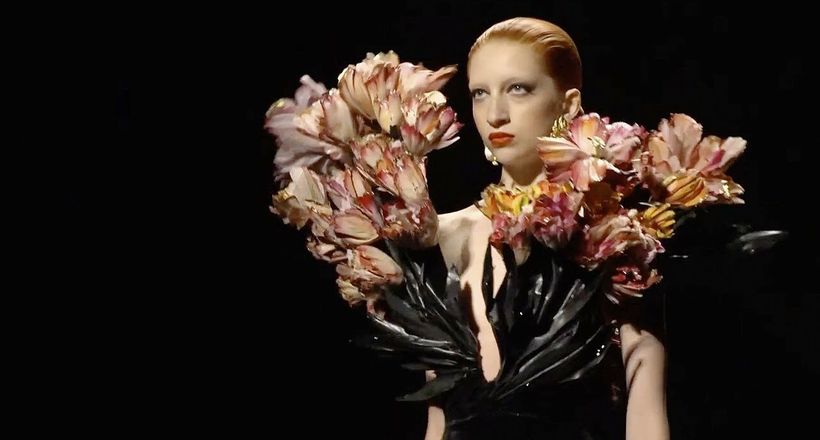Schiaparelli Haute Couture Fall Winter 2022/2023: Thế giới siêu thực