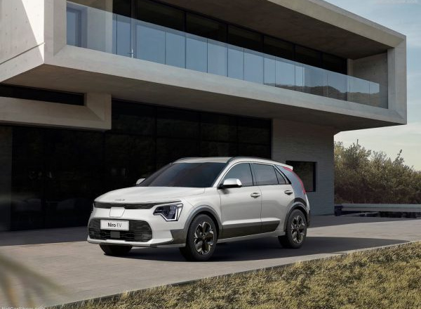 Kia Niro 2023 - Mẫu SUV cỡ nhỏ vừa chính thức chốt giá từ 30.258 USD