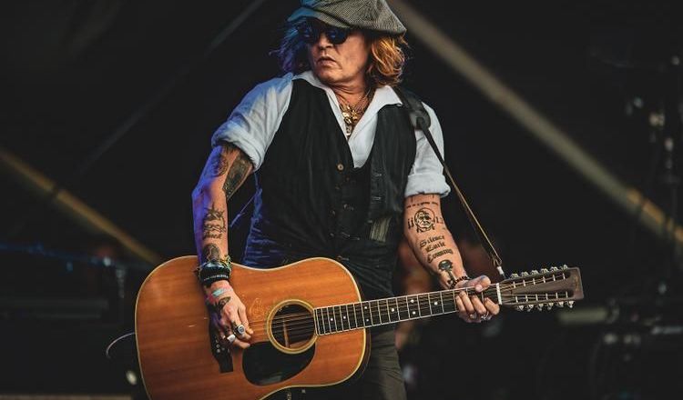 Dior tiếp tục gia hạn hợp đồng với Johnny Depp