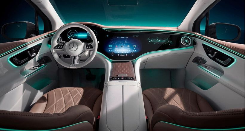 Mercedes-Benz EQE SUV lộ ảnh nội thất trước khi ra mắt