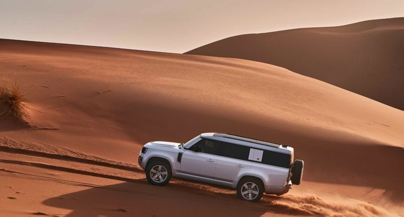 Land Rover Defender 130 có giá bán khởi điểm từ 5,779 tỷ đồng tại Việt Nam
