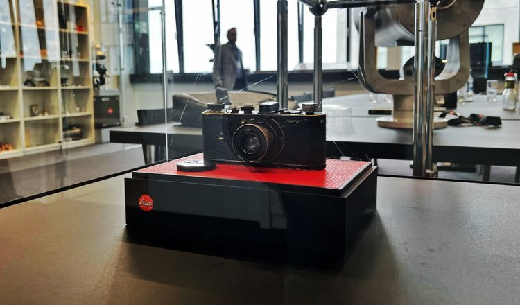 Leica Prototype được bán với giá kỷ lục 15 triệu USD tại phiên đấu giá