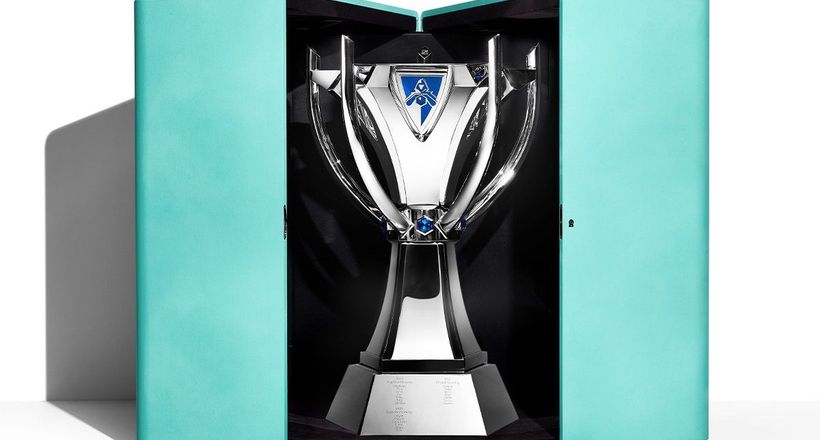 Tiffany & Co. lần đầu tiết lộ cúp vô địch thế giới 'Liên minh huyền thoại'