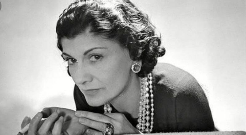 Coco Chanel - Từ cô bé mồ côi mẹ đến huyền thoại thời trang thế giới