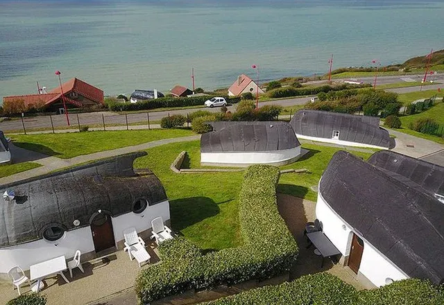 Làng chài Equihen Plage, Pháp "tái chế" những con thuyền thành mái nhà