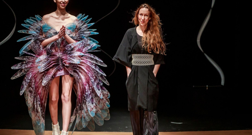 Triển lãm thời trang đậm chất vị lai của Iris van Herpen tại Paris