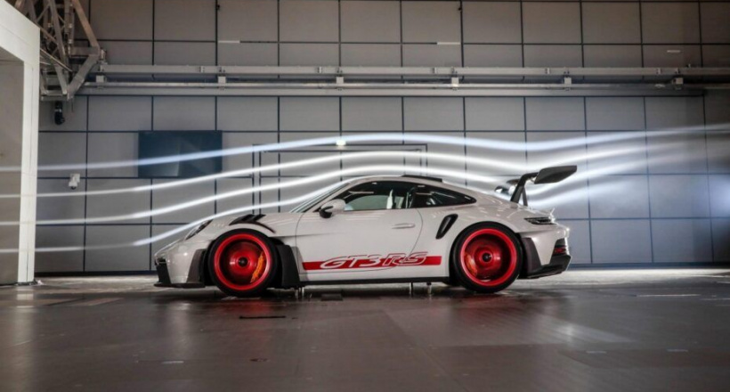 Porsche 911 GT3 RS 2023: Xe đua đường phố hấp dẫn