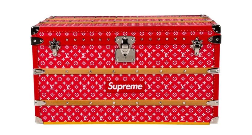Một chiếc rương Supreme x Louis Vuitton được bán với giá 2,2 tỷ đồng