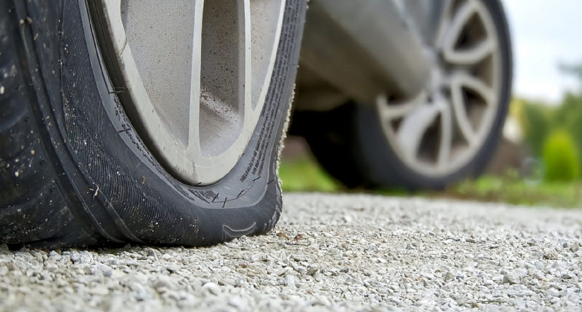 Vì sao lốp ô tô bị xuống hơi vào mùa đông?