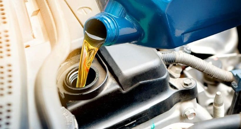 Lý do xe ôtô phải thay dầu nhớt thường xuyên