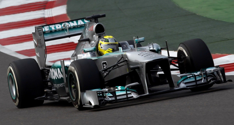 Bán đấu giá Mercedes-AMG Petronas F1 đầu tiên của Lewis Hamilton