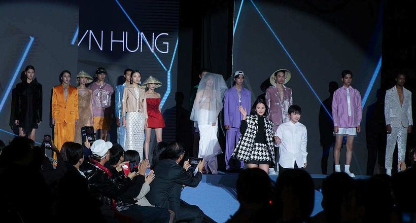 Show TRAN HUNG Xuân Hè 2024 diễn ra tại Gangnam Fashion Festa 2023