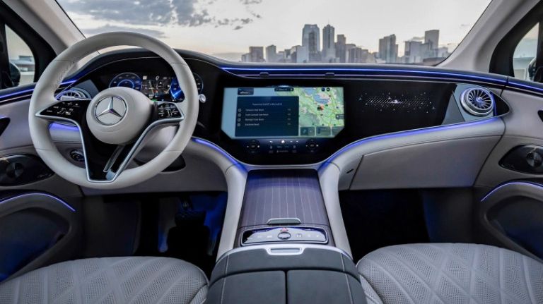 Mercedes-Benz thử nghiệm ChatGPT trợ lý giọng nói tích hợp trên xe