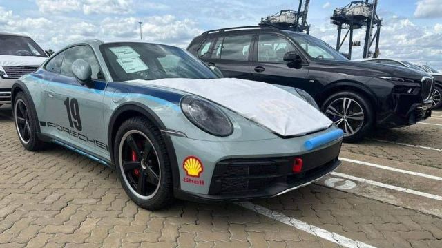 Ông Đặng Lê Nguyên Vũ mang Porsche 911 Dakar thứ 2 về Việt Nam?