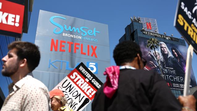 Kết thúc cuộc đình công Hollywood, Netflix muốn tăng giá