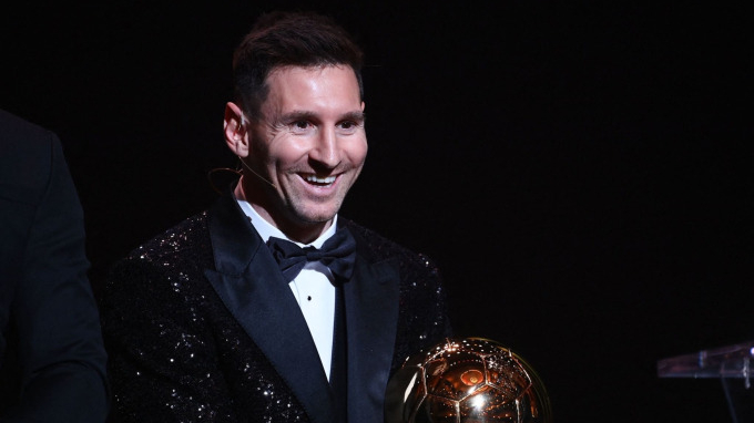 Siêu sao Messi và gia đình đổ bộ Paris, chuẩn bị cho hành trình lịch sử Quả Bóng Vàng