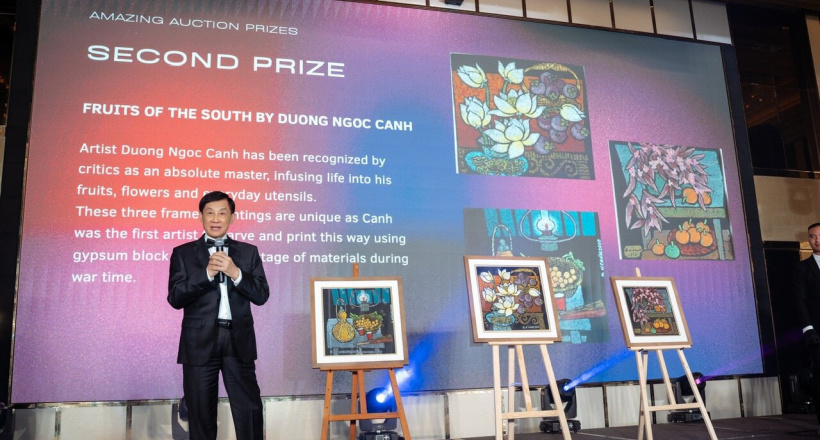 Ông Johnathan Hạnh Nguyễn đấu giá 3 bức tranh Việt Nam gây quỹ từ thiện