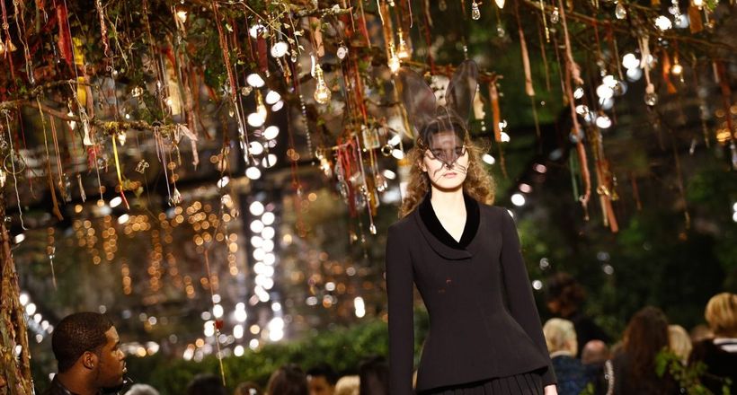 Không khí Halloween cùng Christian Dior Couture Spring 2017 lịch sử