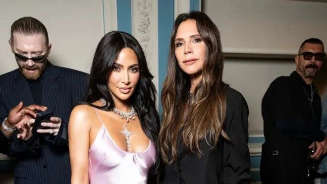 Kim Kardashian bị chỉ trích vì đến sự kiện trễ