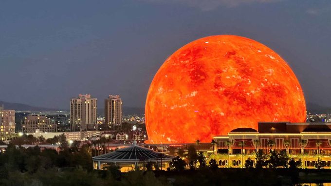 Sphere at the Venetian Resort gây sốt sau concert của nhóm nhạc U2