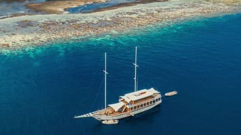 Phiêu lưu cùng du thuyền Fenides Liveaboard khám phá những hòn đảo tuyệt đẹp ở Indonesia