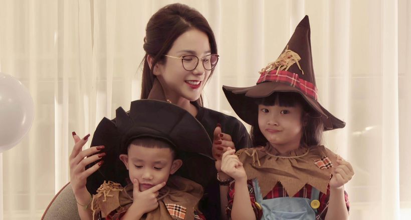 Diệp Lâm Anh tổ chức sinh nhật cho hai con trong ngày Halloween