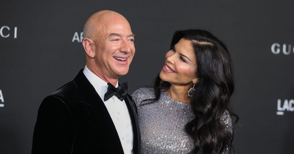Tỷ phú Jeff Bezos và bạn gái lâu năm Lauren Sanchez chuẩn bị cưới