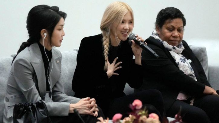 Rosé (BLACKPINK) thanh lịch bên Đệ nhất phu nhân Hàn Quốc