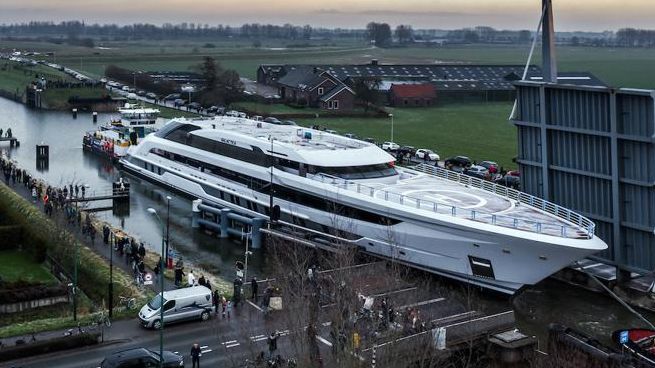 Siêu du thuyền của Heesen Yachts thu hút người dân Hà Lan
