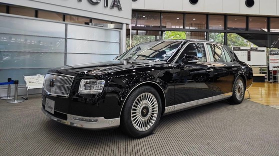 Ngắm vẻ đẹp 'cổ kính' của Toyota Century 2024