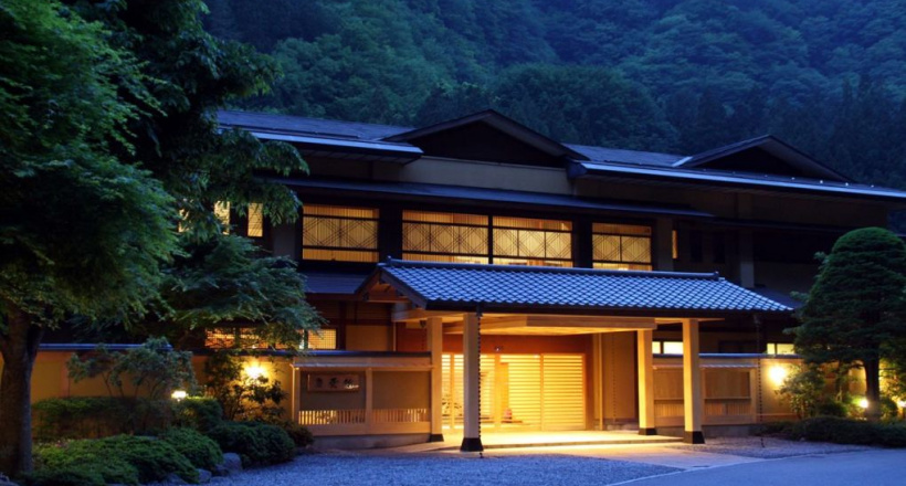 Nghỉ đêm ở khách sạn cổ nhất thế giới Nishiyama Onsen Keiunkan