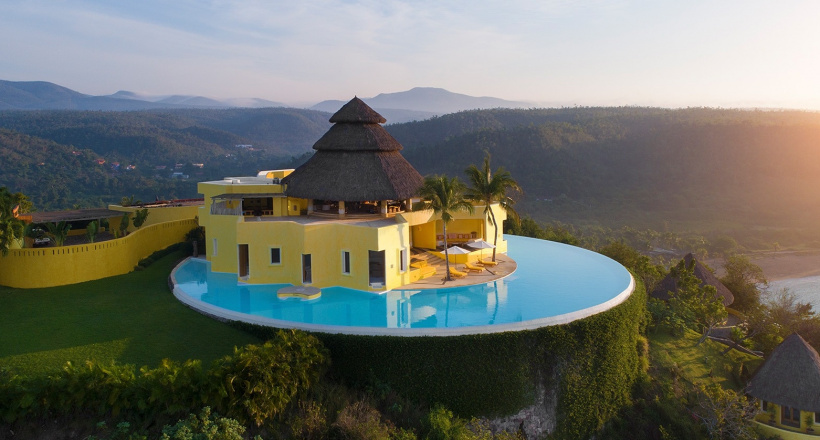 Ngắm lâu đài nổi đẹp như tranh vẽ trên đỉnh núi Mexico