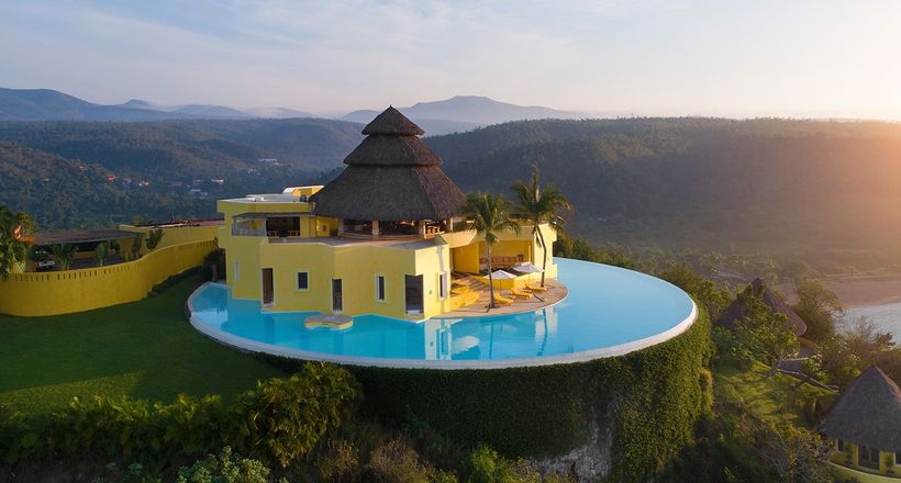 Ngắm lâu đài nổi đẹp như tranh vẽ trên đỉnh núi Mexico