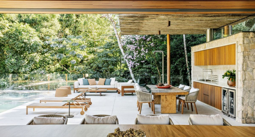 Nhà nghỉ dưỡng 5 tầng như 'hầm trú ẩn' giữa rừng cây