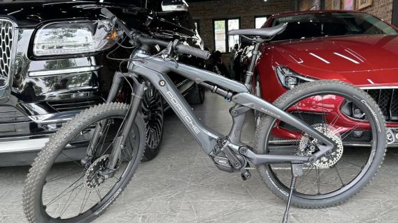 Xe đạp điện Porsche eBike Cross giá hơn 235 triệu đồng mới về Việt Nam có gì hay?